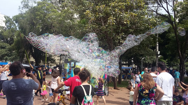 Bolhas gigantes na feira