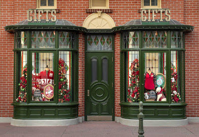 ディズニーワールドのクリスマスウィンドウディズプレイ