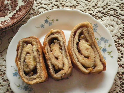 Banana Swirl Bread Recipe @ treatntrick.blogspot.com