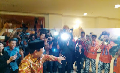 Tak Disangka, Prabowo Berjoget Saat Para Personil Tandjidor Melantunan Musik Sirih Kuning