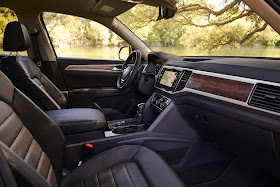 Interior view of 2018 Volkswagen Atlas SEL