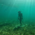 Descubren un extraño y misterioso minotauro sumergido en un lago en argentina (vídeo)
