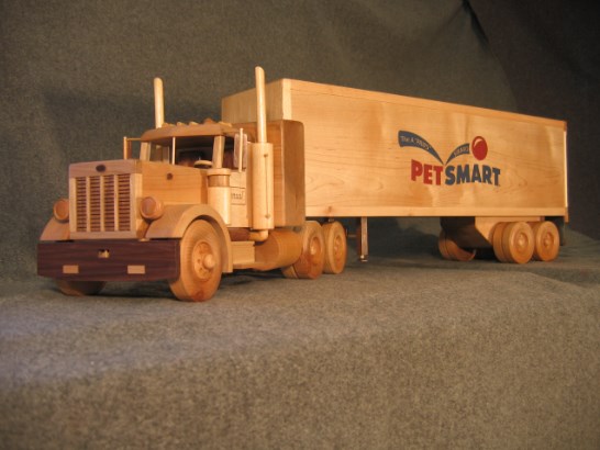 miniatur truk dari kayu kontainer