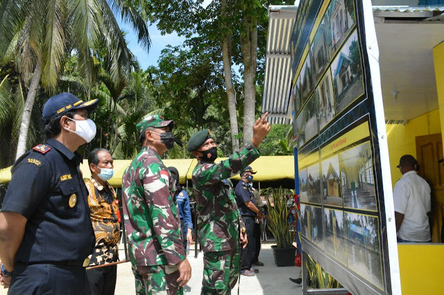 Izak Pangemanan Resmikan Perehaban Gereja St Theresia Yowong, Keerom