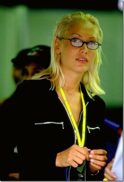 sexy-pit-girls-racing-29