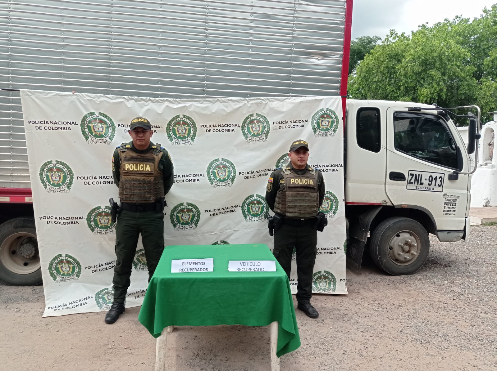 https://www.notasrosas.com/Departamento de Policía Cesar recupera un furgón y 25 televisores, en el municipio de Codazzi
