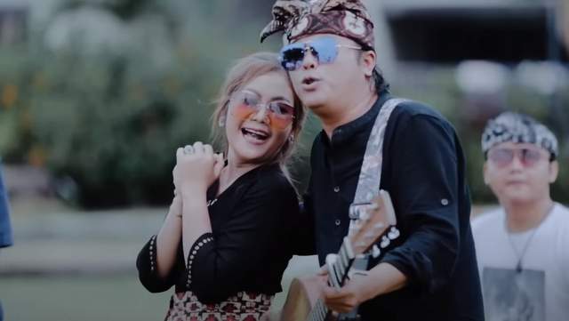 Lirik Lagu Ayu Saraswati feat Raypeni - Patah Hati Jadul