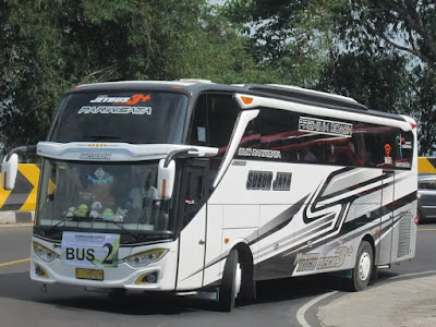 Bus Subur Jaya McLaren