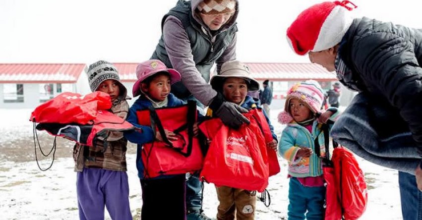 Ministerio de Educación entregó kits de abrigo para contrarrestar las heladas en Apurímac - MINEDU - www.minedu.gob.pe