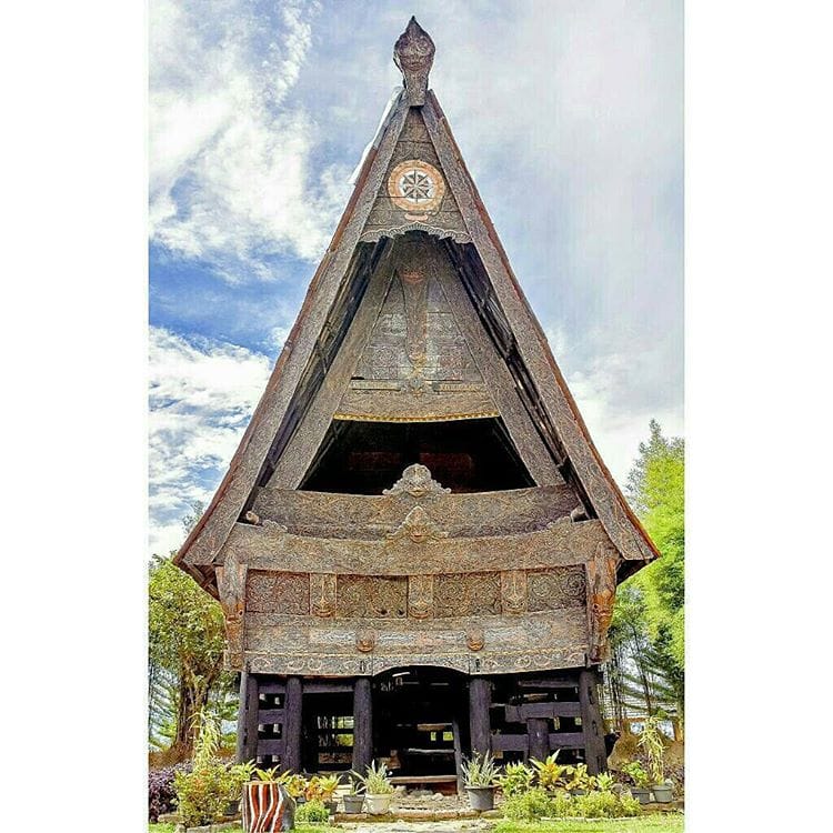 Rumah Adat Bolon dari Sumatera Utara, - Masharist