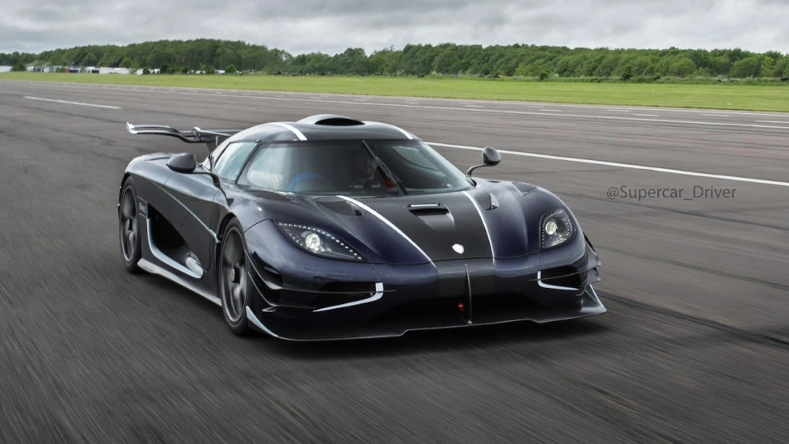 Koenigsegg One:1 được xem là siêu phẩm đắt giá trong làng siêu xe