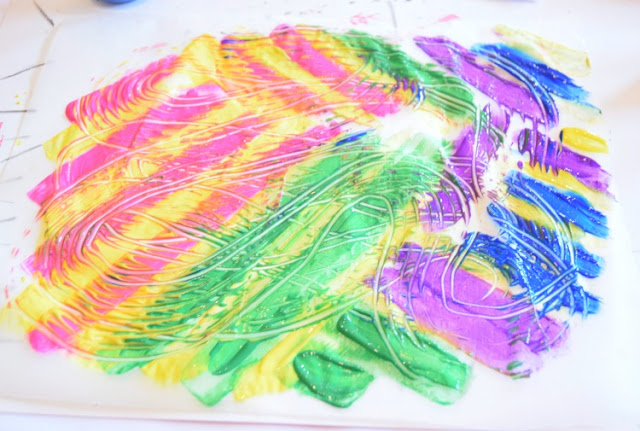 Wax Paper Printmaking- Painting Process Art For Kids. Explore a simple form of printmaking using materials you have on hand. Fun and easy painting activity for preschoolers, kindergarteners, or elementary kids.