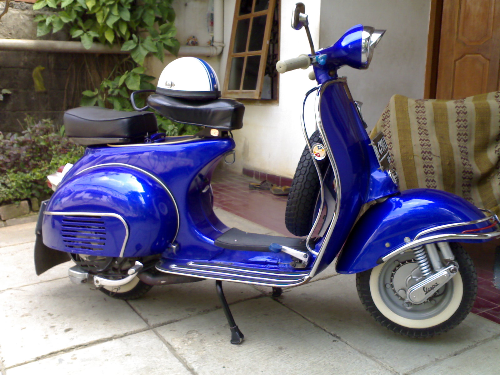 VESPA BIRU