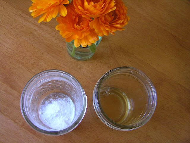 baking soda and apple cider vinegar