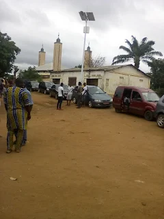 Société: Kindia, l’Ex Ministre Oyé Guilavogui empêché par un groupe de jeunes d’accédé à la mosquée de Friaguiagbé 3