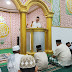 Memasuki akhir bulan Ramadhan, PJ Bupati Tulang Bawang Drs. KRAT. Qudrotul Ikhwan, MM melaksanakan sholat subuh berjamaah di Masjid Muslimin