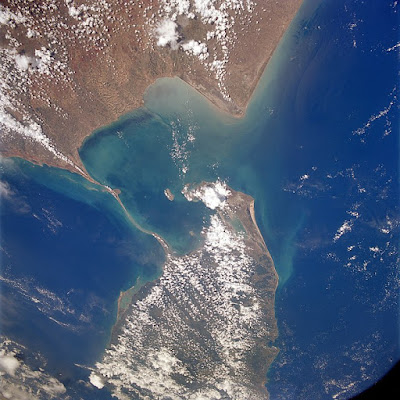 Satellite image of Adam's Bridge between Sri Lanka and India
