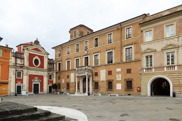 Palazzo Bourdillon, Piazza Mercurio, Massa