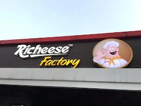 Reklame-Semarang-Revisual-Neon-Box-Logo-Chef-Richeese-Factory-Sudirman-Semarang