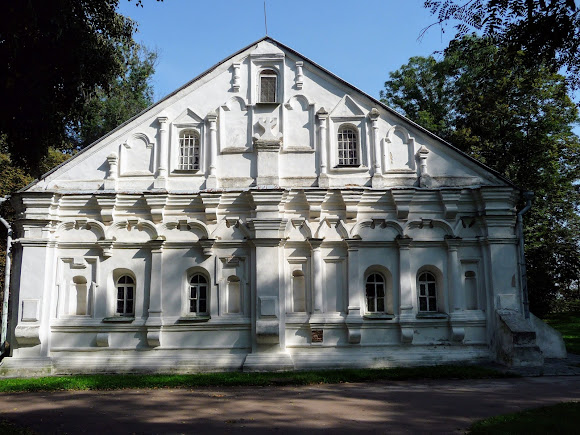 Чернігів. Дитинець. Колишня полкова канцелярія. Колишній будинок полковника Я. К. Лизогуба. 1690 р.