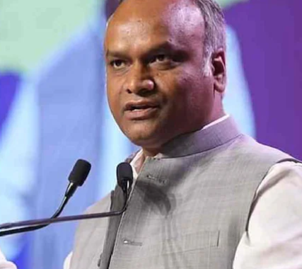  Priyank Kharge, a Karnataka minister, claims the BJP is involved and receives a death threat