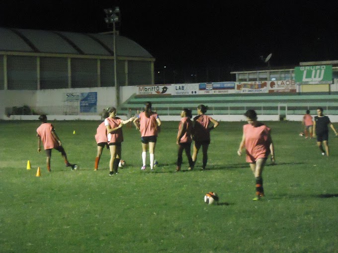 Meninas do Flamengo de Arcoverde continuam treinando visando amistoso neste domingo