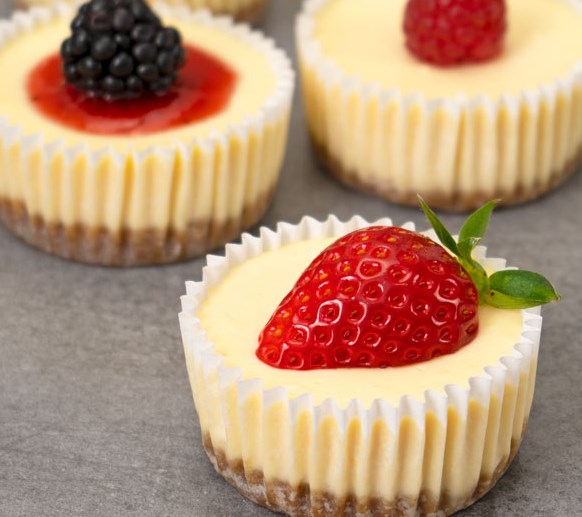 Easy Mini Cheesecakes #desserts #berries