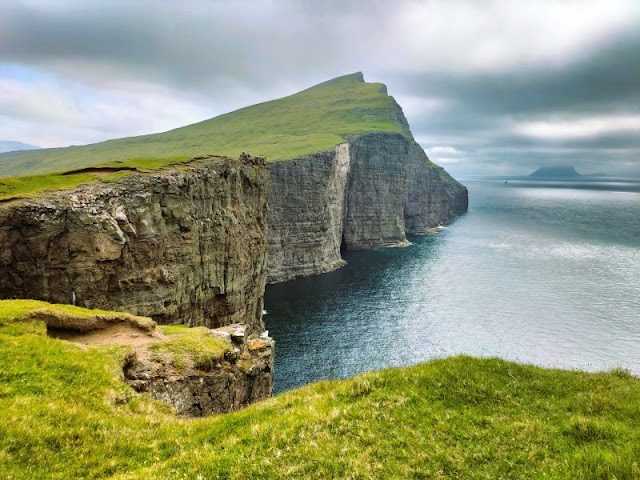 scogliera Trælanípan faroe