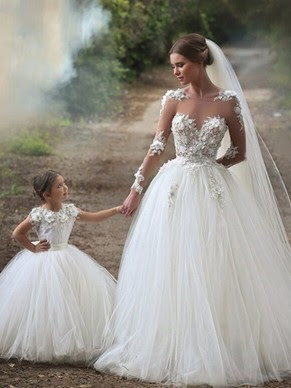 http://www.dressesofgirl.com/popular-ball-gown-scoop-neck-tulle-chapel-train-appliques-lace-long-sleeve-wedding-dress-dgd00022593-5483.html