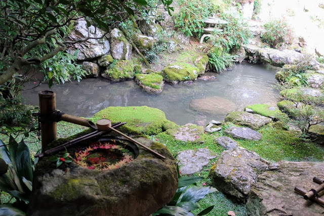 京都 柳谷観音 楊谷寺 花手水 なないろ手水 紅葉