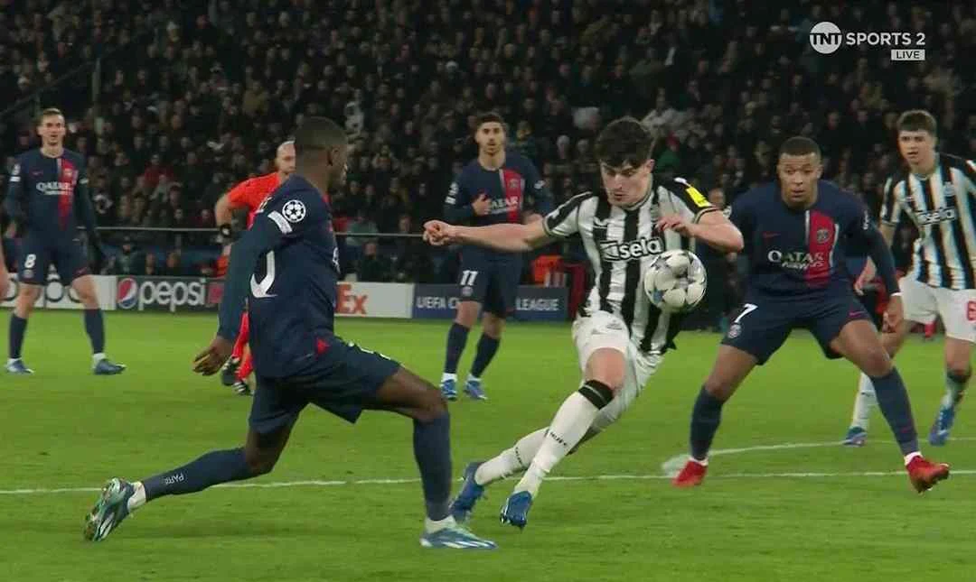 I don’t think that was a penalty - Eddie Howe disagrees with late PSG late penalty