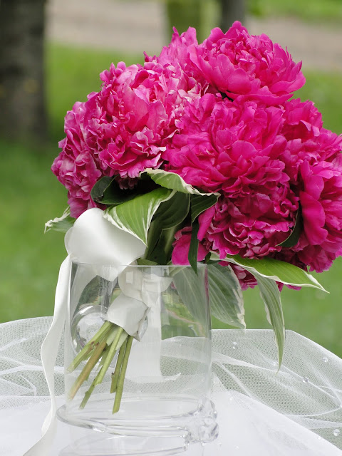 lakesuperiorweddings.ca peony bouquet