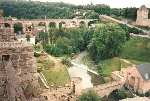 Vista del acantilado de Luxemburgo y los puentes