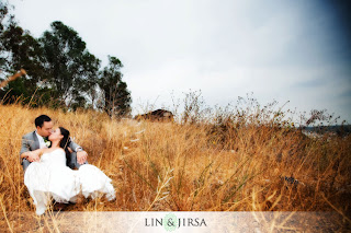 couple love in field photography