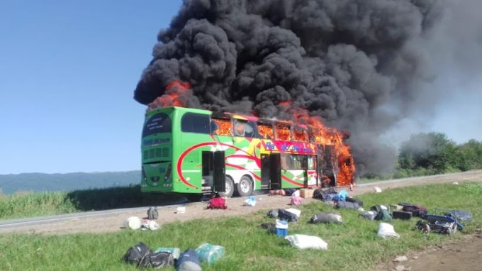 Tucumán: Omnibus con obreros se incendio (Video)