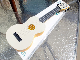 Makala Waterman orange ukulele 