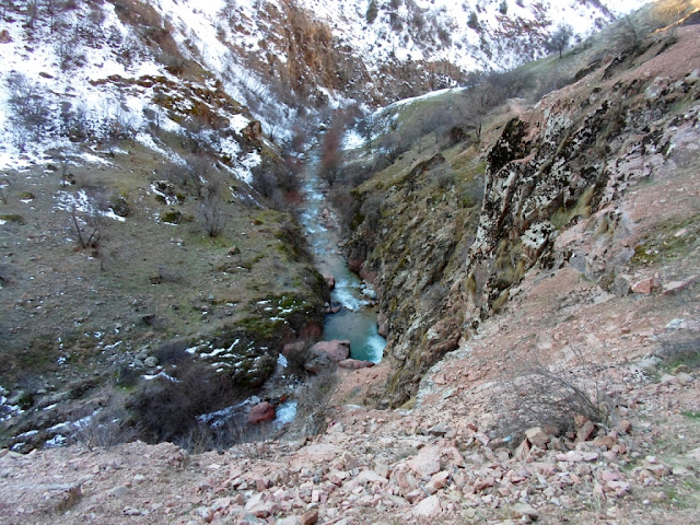 Поход к штольне в ущелье Оджук, Варзоб, горы Таджикистана