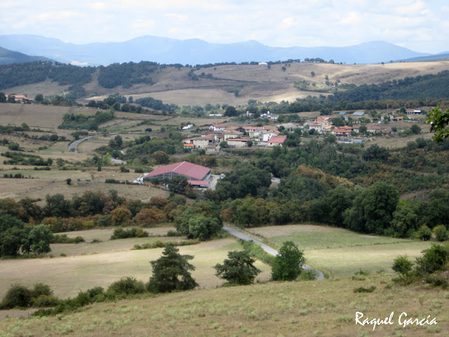 Vistas desde la Ermita de Etxaurren en Menoio (Aiara, Álava)