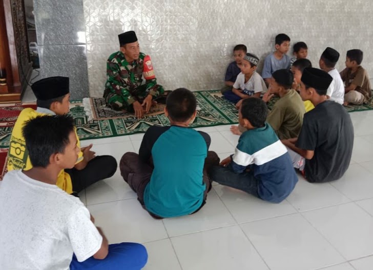 Babinsa Desa Moncongloe, Imbau Remaja Masjid Darussalam Biring Je'ne Agar Tidak Main Petasan Selama Bulan Ramadhan 