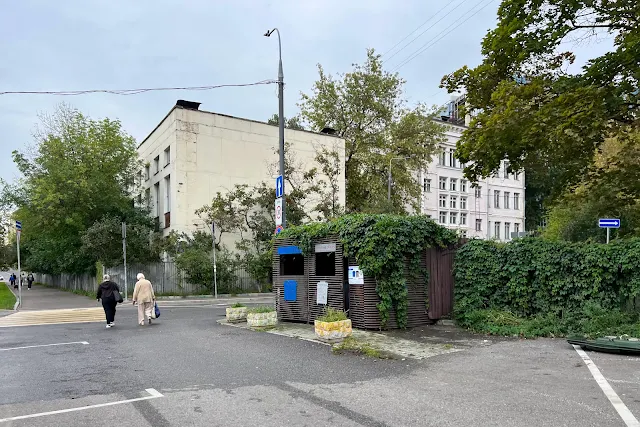 Берниковская набережная, Берников переулок, заброшенная школа № 1685