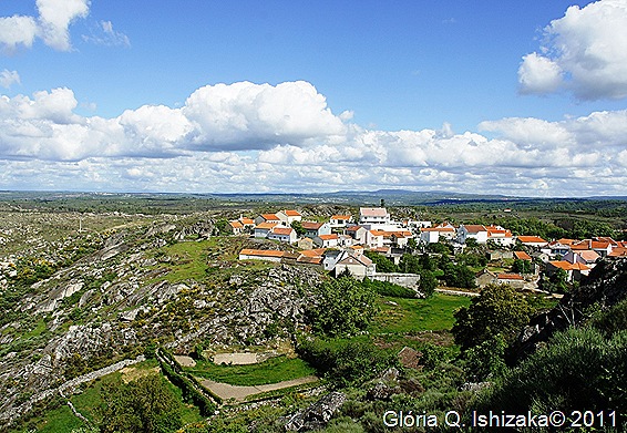 Glória Ishizaka - Vila do Touro - vista a partir da ruina do castelo 1