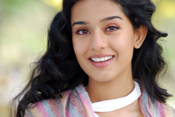 Amrita Rao Beautiful Stills - SEXY Baby Amrita Rao Pictures - Famous Celebrity Picture 