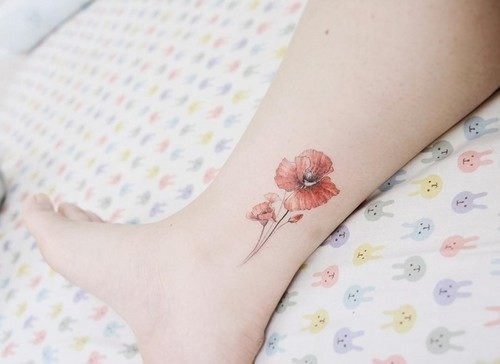 30 lindas tatuagens de papoula para mulheres - Veja e fique inspirada!
