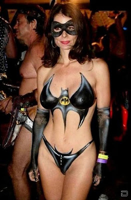 Bat Girl Looks So Sexy With Her Bat Body Painting