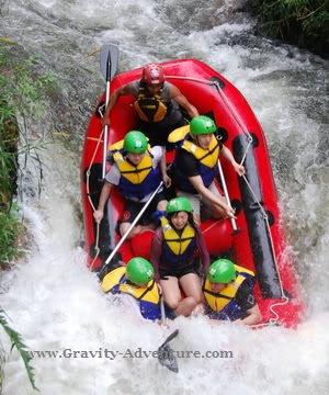 Foto gambar arung jeram bandung