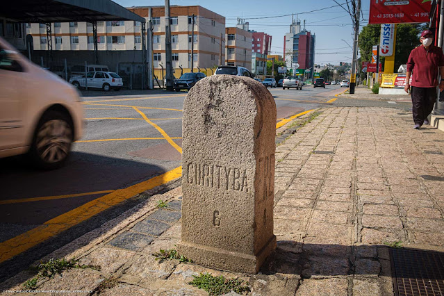 Marco da antiga Estrada da Graciosa na atual Avenida Prefeito Erasto Gaertner