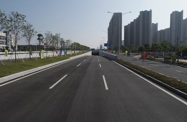 The upgrading and reconstruction project of Innovation Street in Zhaoqing High-tech Zone was officially opened to traffic. Photographed by Correspondent Shen Wenli
