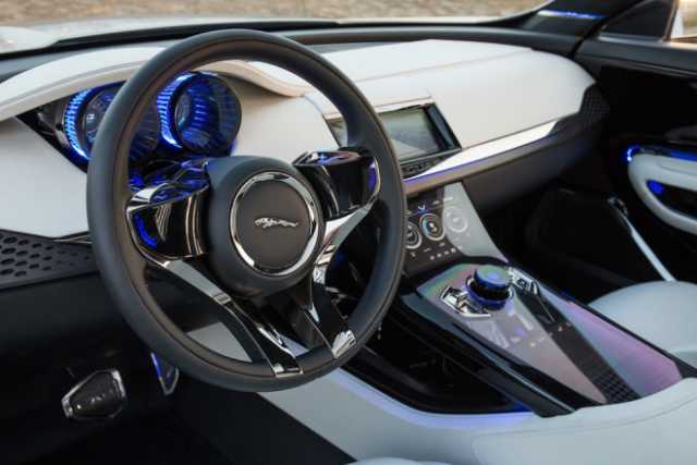 2016 Jaguar XQ interior