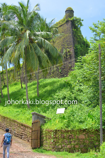 Forts-Goa-Attractions-Tour-India