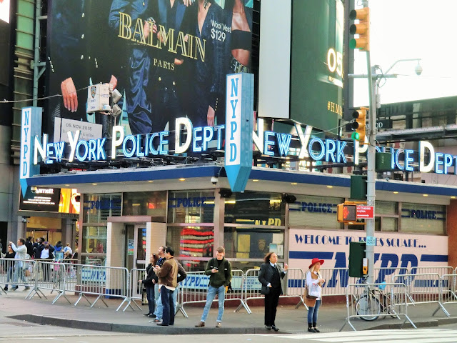 NYPD police Times Square Manhattan New-York City